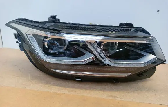 Volkswagen Tiguan Headlight/headlamp 5NB041082C
