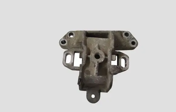 Citroen C5 Engine mount bracket