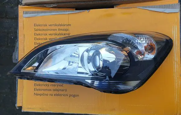 KIA Ceed Headlight/headlamp 921011H070