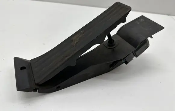 BMW 1 E82 E88 Accelerator throttle pedal 6766931