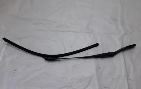 Volvo V50 Front wiper blade arm 30698252