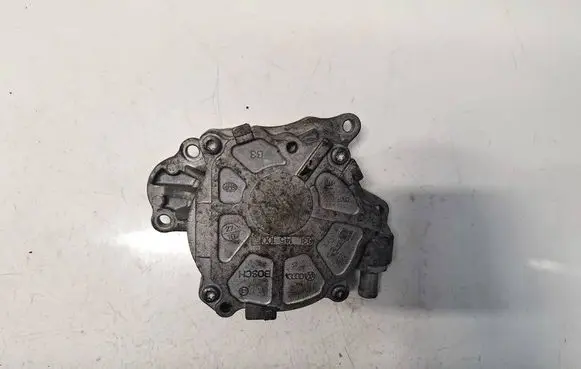 Volkswagen PASSAT CC Vacuum pump 03L145100