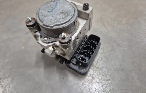 Toyota Hilux (AN10, AN20, AN30) ABS Pump 4451071030 8954171030