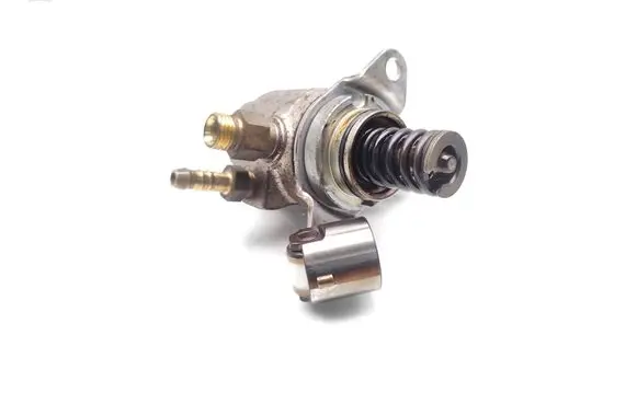 Volkswagen Golf VI Fuel injection high pressure pump 03C127026D
