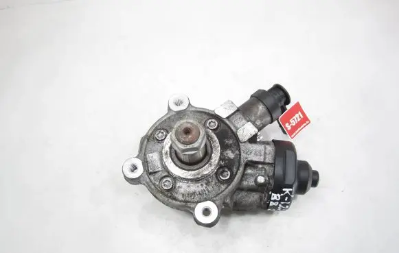 Volkswagen PASSAT B8 Fuel injection high pressure pump 04L130755E 10120218 0445010538