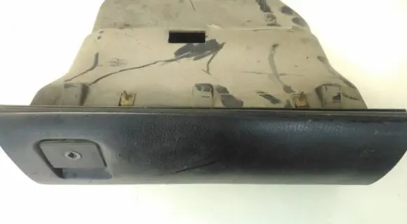 Volkswagen PASSAT B3 Glove box 357857103