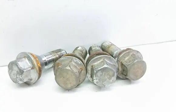 Volvo XC60 Nuts/bolts 