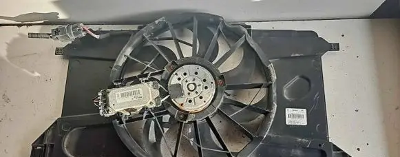 Volvo C30 Radiator cooling fan shroud 3135103740 0738931