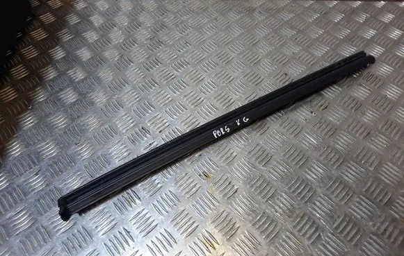 Porsche Cayenne (92A) Rear door glass trim molding 7P0839471B 7P0839471