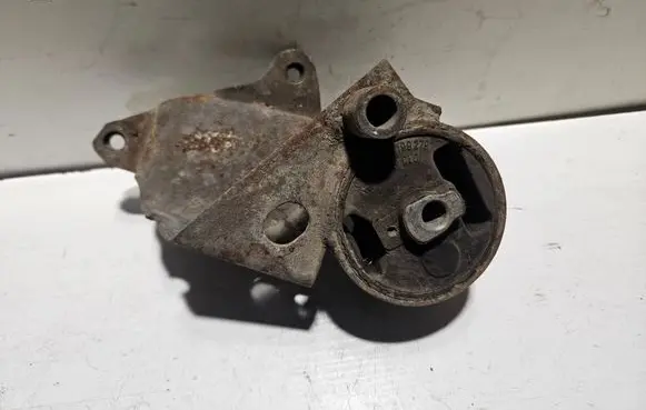 Engine mount bracket