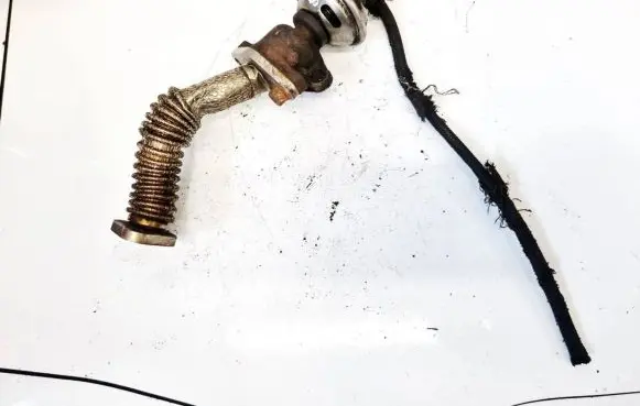 Volkswagen PASSAT B4 EGR valve 028131501E
