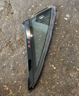 Audi A8 S8 D2 4D Rear side window 3q44423