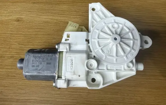 Mercedes-Benz C W204 Rear door window regulator motor A2048200542