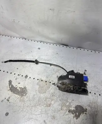 Volkswagen Golf V Front door lock 7L0839016 PA6630G