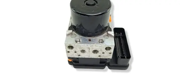 Volvo V70 ABS Pump 30681619 P30681619