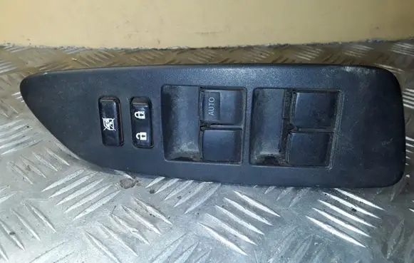 Toyota Auris 150 Electric window control switch 7423102550