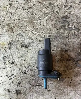 Mercedes-Benz E W210 Windscreen/windshield washer pump 2108691021