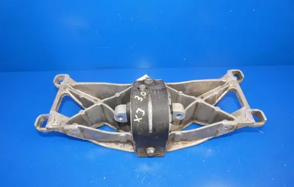 Jaguar XJ X351 Gearbox mounting bracket 