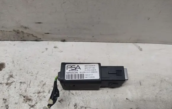 Peugeot 2008 II USB socket connector 9831377180