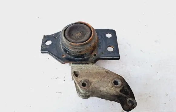 Nissan Qashqai Engine mount bracket F6036100