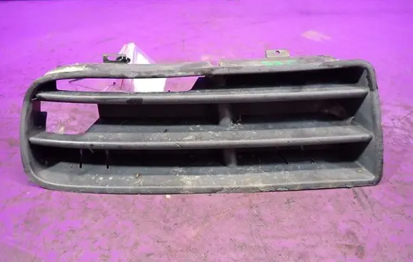 Volkswagen Golf IV Front bumper lower grill 