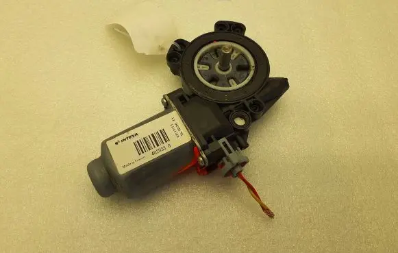 Nissan Qashqai Front door window regulator motor 402033G 80771JD00A
