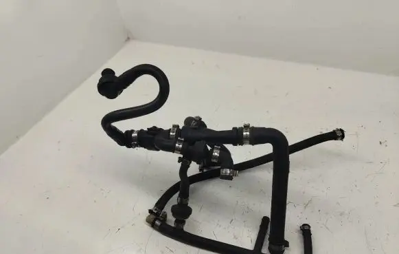 Audi A4 S4 B5 8D Engine coolant pipe/hose 058133753B