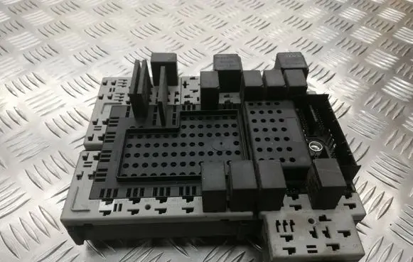 Volvo S80 Fuse module 08696098 08696040