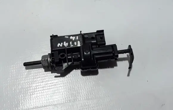 Mercedes-Benz Citan W415 Fuel tank cap lock 8200313376