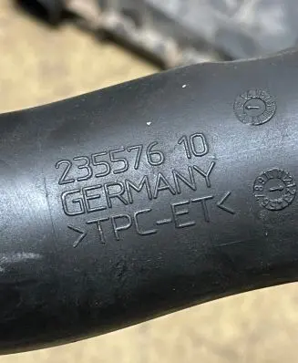 BMW X5 E70 Air intake hose/pipe 23557610