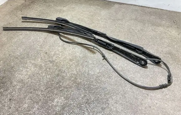 BMW 3 G20 G21 Front wiper blade arm 