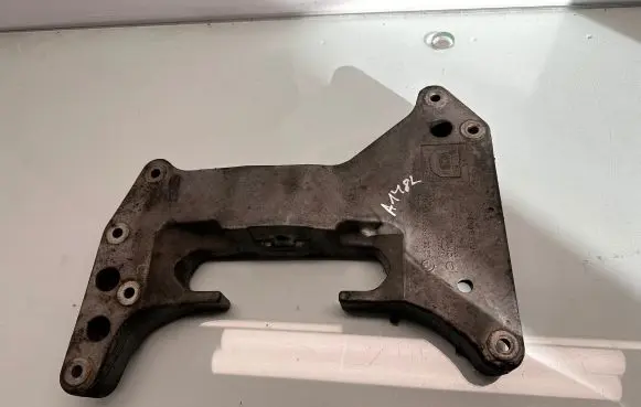 BMW 5 G30 G31 Gearbox mounting bracket 6861580 19044510 22326861580