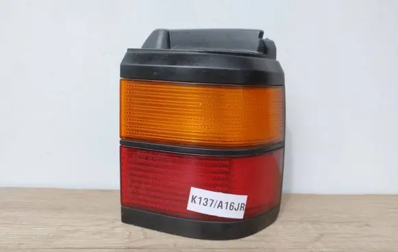 Volkswagen PASSAT B3 Rear/tail lights 333945112