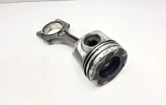 Volvo V60 Piston with connecting rod 82L175