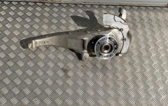 Front wheel hub spindle knuckle
