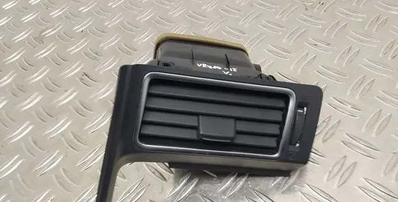 Toyota Verso Dash center air vent grill 556800F030