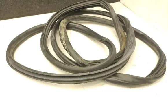 Mercedes-Benz Sprinter W906 Rubber seal front door (on door) 
