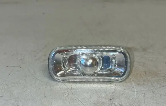 Audi A4 S4 B7 8E 8H Front fender indicator light 8E0949127