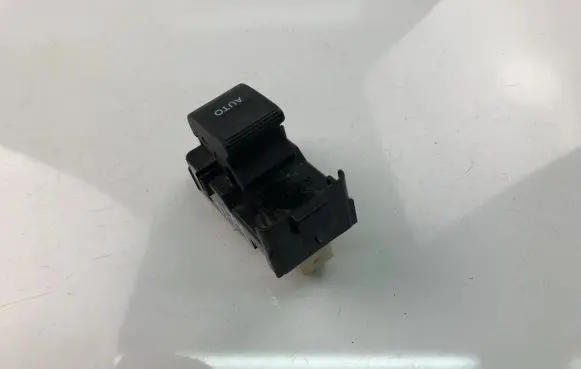 Toyota Prius (XW30) Electric window control switch 192801