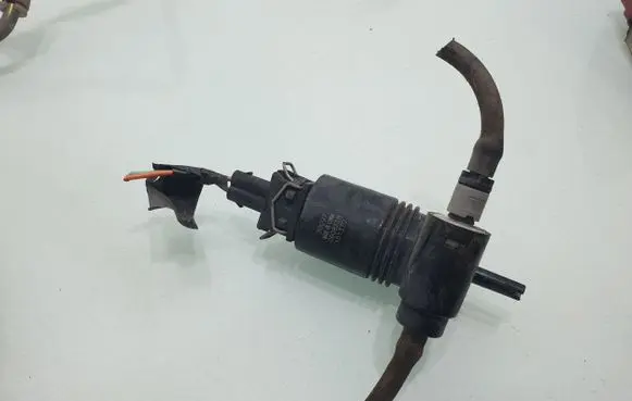 Nissan Note (E11) Windscreen/windshield washer pump 060823B 30097