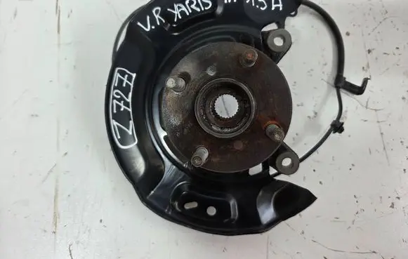 Toyota Yaris Front wheel hub spindle knuckle 5R500458
