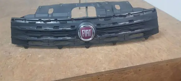 Fiat 500L Front bumper upper radiator grill 735525816