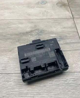 Volkswagen PASSAT B8 Door control unit/module 5Q0959592D