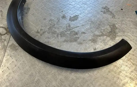 Volvo XC70 Front arch trim 31283104