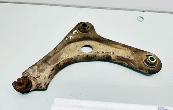 Citroen C3 Front lower control arm/wishbone 