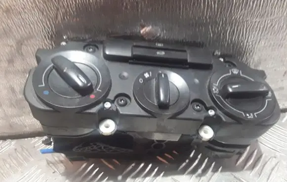 Volkswagen Caddy Climate control unit 1T1819045B