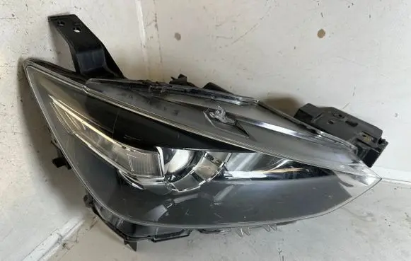 Mazda CX-3 Headlight/headlamp D10E51030
