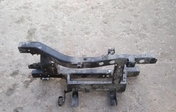 Nissan Leaf I (ZE0) Radiator support slam panel