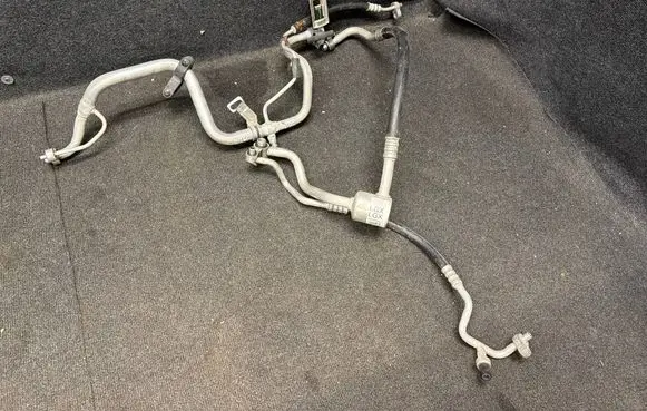Chevrolet Camaro Air conditioning (A/C) pipe/hose 23369756 02A04C