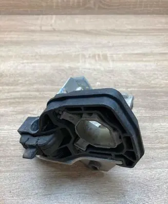 BMW 5 F10 F11 Radiator mount bracket 7186513 74314910